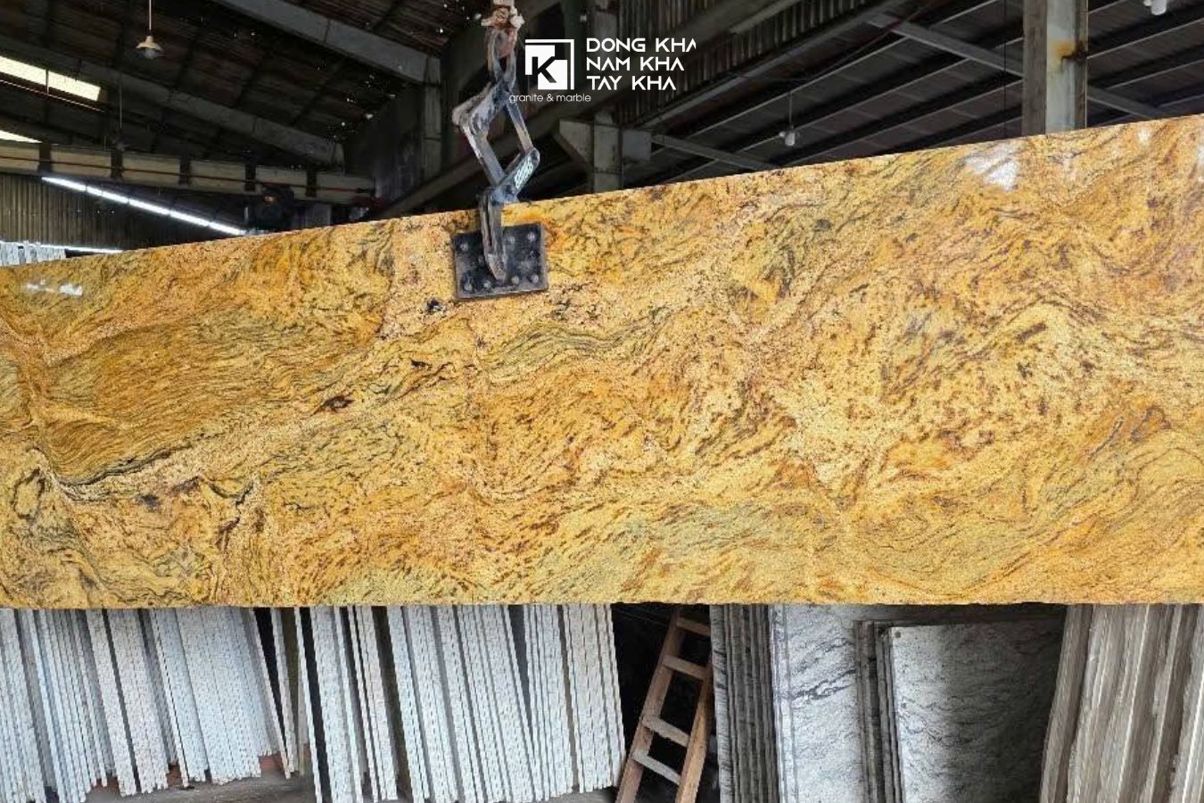 Mẫu đá hoa cương Canyon Gold tại kho đá Đông Kha